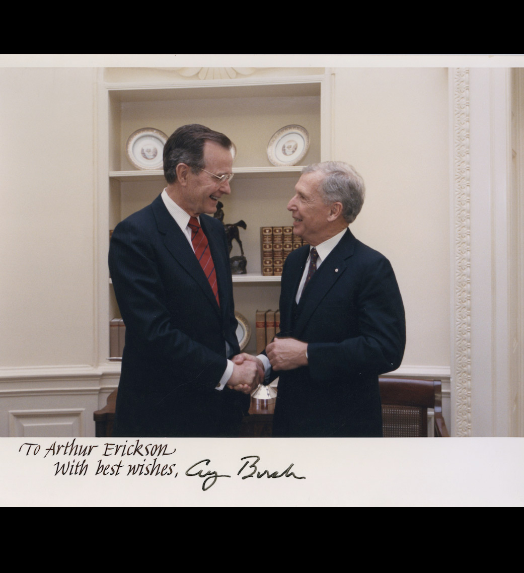 web-AEatWhiteHousewithBush